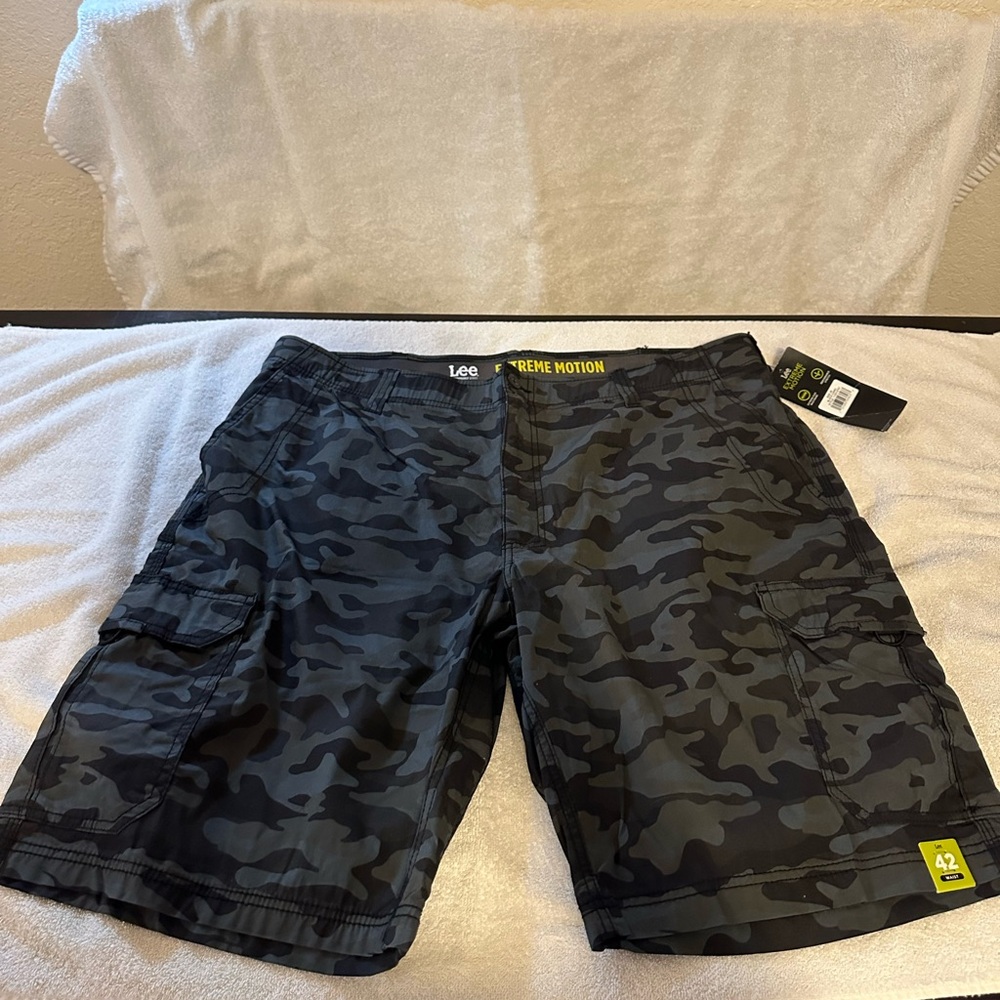 Mens lee extreme motion shorts- new